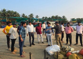 ನಿರಾಸೆಯಿಂದ ಮರಳಿ ಹೋಗುತ್ತಿರುವ ಮುರುಡೇಶ್ವರ ಪ್ರವಾಸಿಗರು