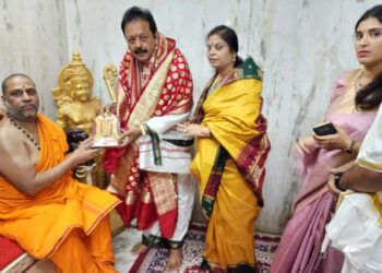 ರಾಘವೇಂದ್ರ ಸ್ವಾಮಿ ದರ್ಶನ ಪಡೆದ ಚಲುವರಾಯಸ್ವಾಮಿ