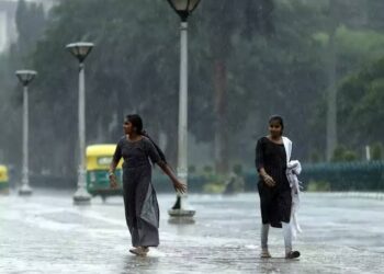 ಸೈಕ್ಲೋನ್ ಫೆಂಗಲ್ ಪರಿಣಾಮ:ಬೆಂಗಳೂರು ನಗರದಲ್ಲಿ ತಾಪಮಾನ ಕುಸಿತ, ಚಳಿಗೆ ತತ್ತರಿಸಿದ ಜನತೆ