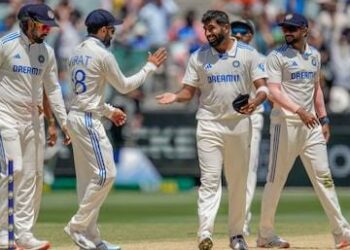 ಆಸ್ಟ್ರೇಲಿಯಾ ಆಲೌಟ್ ಇಂಡಿಯಾ ಗೆ ಗೆಲ್ಲಲು 340 ರನ್‌ಗಳ ಗುರಿ