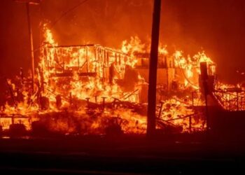ಅಮೆರಿಕದ ಲಾಸ್ ಏಂಜಲೀಸ್ ನಲ್ಲಿ ಭೀಕರ ಕಾಡ್ಗಿಚ್ಚು!!