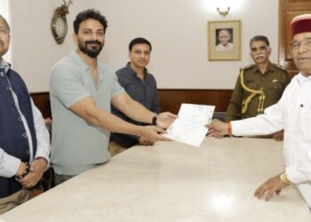 ರಾಜ್ಯಪಾಲರಿಗೆ ಮದುವೆ ಆಮಂತ್ರಣ ನೀಡಿದ ನಟ ಡಾಲಿ