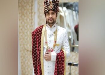 ಮದುವೆಗೆ ಆಮಂತ್ರಣ ಹಂಚಲು ತೆರಳಿದ್ದ ವರನ ಕಾರಿಗೆ ಬೆಂಕಿ! ಸುಟ್ಟು ಕರಕಲಾದ ವರ