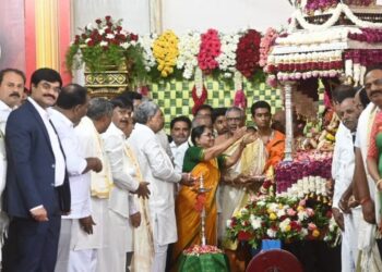 Booker Prize Winner Banu Mushtaq Inaugurates Mysore Dasara 2025 Festivities