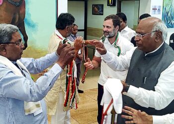 ಸಿದ್ದು ಸಂಪುಟಕ್ಕೆ ಸರ್ಜರಿ: ‘ಕೈ’ ಪಾಳಯದಲ್ಲಿ ಹೆಚ್ಚಿದ ತಳಮಳ, ಸಚಿವಗಿರಿಗಾಗಿ ಪೈಪೋಟಿ ಜೋರು!