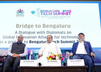 ತೆರಿಗೆ ಸಮರ: ಗುಂಡಿ ಬಿದ್ದ ರಸ್ತೆಗೆ ಬೇಸತ್ತ ಟೆಕ್ಕಿಗಳು, ‘ಸೌಕರ್ಯ ಕೊಡಿ, ಇಲ್ಲವೇ ತೆರಿಗೆ ಮರೆತುಬಿಡಿ’ ಎಂದು ಸರ್ಕಾರಕ್ಕೆ ಖಡಕ್ ಎಚ್ಚರಿಕೆ!
