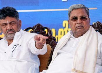 ದೆಹಲಿಯಲ್ಲಿ ಡಿಕೆಶಿ ಬ್ರಹ್ಮಾಸ್ತ್ರ: ಸಿದ್ದರಾಮಯ್ಯ ಬಣದ ಸಚಿವರಿಗೆ ಕಂಟಕ, ಹೈಕಮಾಂಡ್ ಅಂಗಳದಲ್ಲಿ ಸಚಿವರ ತಲೆದಂಡದ ಪಟ್ಟಿ