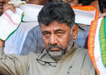 ನನಗೇ ವಾರ್ನಿಂಗ್ ಕೊಡೋ ಮುನ್ನ ಹುಷಾರ್, ಕಾಮನ್ ಸೆನ್ಸ್ ಇಟ್ಟುಕೊಂಡು ಡೀಲ್ ಮಾಡಿ: ಪತ್ರ ಬರೆದವನಿಗೆ ಡಿಕೆಶಿ ಖಡಕ್ ಎಚ್ಚರಿಕೆ