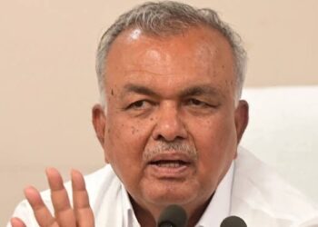 RTO ಕಚೇರಿಗಳಲ್ಲಿ ಮಧ್ಯವರ್ತಿಗಳ ಹಾವಳಿಗೆ ಕಟ್ಟುನಿಟ್ಟಿನ ಬ್ರೇಕ್: ಸಚಿವರ ಎಚ್ಚರಿಕೆ