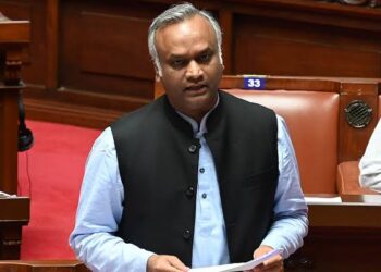 ನನ್ನನ್ನು ಪ್ರಿಯಾಂಕಾ ಎನ್ನುತ್ತಾ ಲಿಂಗವನ್ನೇ ಬದಲಿಸಿದ್ದಾರೆ: ವಿಧಾನಸಭೆಯನ್ನು ನಗೆಗಡಲಲ್ಲಿ ತೇಲಿಸಿದ ಸಚಿವ ಪ್ರಿಯಾಂಕ್ ಖರ್ಗೆ