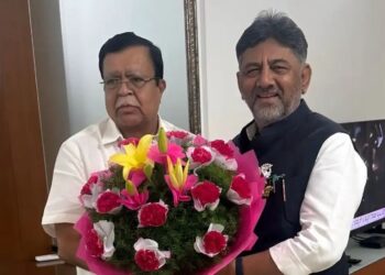 ಸಿಎಂ ಕುರ್ಚಿ ಕದನದ ನಡುವೆ ಸಿದ್ದು ಬಂಟನ ರಹಸ್ಯ ನಡೆ: ಡಿಕೆಶಿ ಭೇಟಿಯ ಹಿಂದಿನ ಅಸಲಿ ಆಟವೇನು?