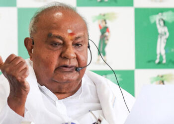 ವಾರಕ್ಕೆ ಮೂರು ಡಯಾಲಿಸಿಸ್, ಆದರೂ ಹೋರಾಟದ ಕಿಚ್ಚು ಆರಿಲ್ಲ; ಎದುರಾಳಿಗಳಿಗೆ ಸೆಡ್ಡು ಹೊಡೆದ ದೊಡ್ಡಗೌಡರು