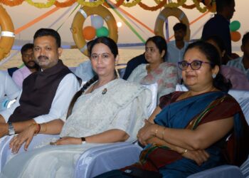 ಕೇಸರಿ ಧ್ವಜ ವಿವಾದಕ್ಕೆ ಇತಿಶ್ರೀ ಹಾಡಿದ ಸಚಿವೆ: ಉಡುಪಿ ಡಿಸಿ ಬೆಂಬಲಕ್ಕೆ ನಿಂತು ಲಕ್ಷ್ಮೀ ಹೆಬ್ಬಾಳ್ಕರ್ ನೀಡಿದ ಖಡಕ್ ಸಂದೇಶವೇನು