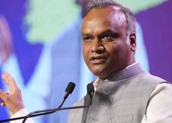 ಬಳ್ಳಾರಿ ಪಾದಯಾತ್ರೆ ಮುಗಿಯುವಷ್ಟರಲ್ಲಿ ಬಿಜೆಪಿ ರಾಜ್ಯಾಧ್ಯಕ್ಷ ಮತ್ತು ವಿಪಕ್ಷ ನಾಯಕ ಇಬ್ಬರೂ ಬದಲಾಗುತ್ತಾರೆ: ಸಚಿವ ಪ್ರಿಯಾಂಕ್ ಖರ್ಗೆ ಭವಿಷ್ಯ