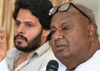 ಮೈಸೂರು ರಾಜಕಾರಣದಲ್ಲಿ ಬಿರುಗಾಳಿ ಎಬ್ಬಿಸಿದ ದಳಪತಿಗಳ ರಹಸ್ಯ ಸಭೆ ಜಿಟಿಡಿಗೆ ಗೇಟ್ ಪಾಸ್ ನಿಖಿಲ್ ಕುಮಾರಸ್ವಾಮಿಗೆ ಹೊಸ ಅಖಾಡ