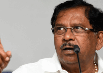 ರಾಷ್ಟ್ರಪಿತನ ಕ್ರೀಡಾಂಗಣಕ್ಕೆ ಗೃಹ ಸಚಿವರ ಹೆಸರೇಕೆ ನಾಮಫಲಕ ತೆರವಿಗೆ ಬಿಜೆಪಿ ಪಟ್ಟು ಪರಂ ಸ್ಪಷ್ಟನೆ ಏನು