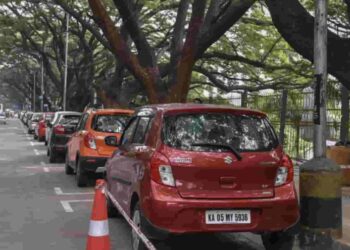 ವಾಹನ ಸವಾರರೇ ಎಚ್ಚರ: ಬೆಂಗಳೂರಿನ ರಸ್ತೆ ಬದಿ ಪಾರ್ಕಿಂಗ್ ಇನ್ಮುಂದೆ ಉಚಿತವಲ್ಲ, ದರಪಟ್ಟಿ ಕೇಳಿದ್ರೆ ತಲೆ ತಿರುಗುತ್ತೆ!