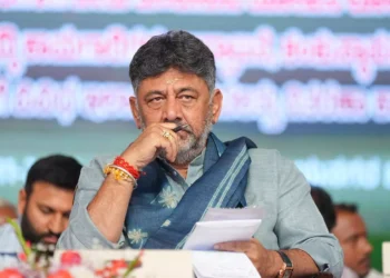 ಕುರ್ಚಿ ಫೈಟ್ ನಡುವೆ ಡಿಕೆಶಿ Quotes :ಬೇಡುವಾಗ ಭಿಕ್ಷುಕನಾಗು, ಕೊಡುವಾಗ ದಾನಿಯಾಗು, ಬೇಡಿ ಕುಗ್ಗಬೇಡ, ಕೊಟ್ಟು ಕೊರಗಬೇಡ