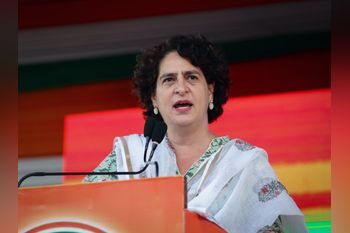 ರಾಜಕೀಯಕ್ಕೆ ಹೆಂಡತಿ, ಮಕ್ಕಳನ್ನು ಎಳೆಯಬೇಡಿ: ಪ್ರಿಯಾಂಕಾ ಗಾಂಧಿ ಕಿಡಿ