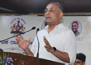 ಸುಳ್ಳಿನ ಕೊಚ್ಚೆಯಲ್ಲಿ ಹೊರಳಾಡುವ ಬದಲು ಮೋದಿ ಎದುರು ನಿಂತು ರಾಜ್ಯದ ಹಿತಕ್ಕಾಗಿ ಧ್ವನಿ ಎತ್ತಿ: ಬಿಜೆಪಿ ನಾಯಕರಿಗೆ ಸಚಿವ ದಿನೇಶ್ ಗುಂಡೂರಾವ್ ಬಹಿರಂಗ ಸವಾಲು