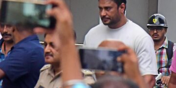 ದರ್ಶನ್ ಕೇಸ್‌ನಲ್ಲಿ ಪೊಲೀಸರ ಎಡವಟ್ಟು ಬಯಲು ಕೋರ್ಟ್ ಅಂಗಳದಲ್ಲಿ ತನಿಖಾಧಿಕಾರಿಗಳ ವಿರುದ್ಧ ಸಿಡಿದೆದ್ದ ಜಡ್ಜ್