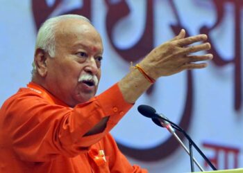 ಹಿಂದೂ ಸಮಾಜದ ಅಸ್ತಿತ್ವಕ್ಕೆ ಮೂರು ಮಕ್ಕಳ ಸೂತ್ರ ಅನಿವಾರ್ಯ ಜನಸಂಖ್ಯಾ ಸ್ಫೋಟದ ನಡುವೆಯೂ ಎಚ್ಚರಿಕೆ ಗಂಟೆ ಬಾರಿಸಿದ ಮೋಹನ್ ಭಾಗವತ್