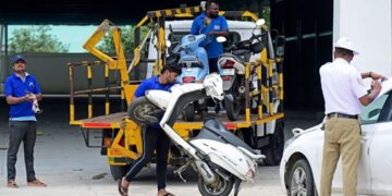 ಬೆಂಗಳೂರಿನ ವಾಹನ ಸವಾರರೇ ಎಚ್ಚರ  ಇಂದಿನಿಂದ ಮತ್ತೆ ಶುರುವಾಗಲಿದೆ ಟೋಯಿಂಗ್ ನೋ ಪಾರ್ಕಿಂಗ್ ಜಾಗದಲ್ಲಿ ಗಾಡಿ ನಿಲ್ಲಿಸಿದರೆ ಬೀಳಲಿದೆ 2000 ರೂಪಾಯಿ  ದಂಡ ಗ್ಯಾರಂಟಿ!