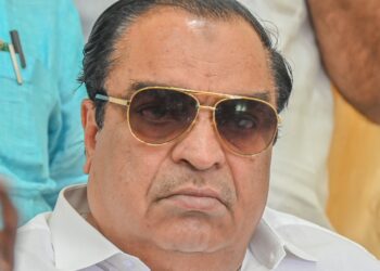 ಬಜಾರ್‌ನಲ್ಲಿ ಬೇಳೆ ಮಾರುತ್ತಿದ್ದವರ ಬಳಿ ಈಗ ಸಾವಿರಾರು ಕೋಟಿ ಆಸ್ತಿ! ದಾವಣಗೆರೆ ಅಖಾಡದಲ್ಲಿ ಸಿ.ಎಂ. ಇಬ್ರಾಹಿಂ ಪ್ರಶ್ನೆ!