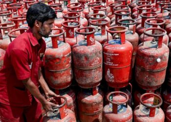 ಎಲ್‌ಪಿಜಿ ಗ್ರಾಹಕರಿಗೆ ಬಿಗ್ ಶಾಕ್: 3 ತಿಂಗಳಲ್ಲಿ ಪೈಪ್‌ಲೈನ್ ಗ್ಯಾಸ್‌ಗೆ ಬದಲಾಗಿ, ಇಲ್ಲದಿದ್ದರೆ ಸಿಲಿಂಡರ್ ಕಟ್! ಕೇಂದ್ರ ಸರ್ಕಾರದ ಮಹತ್ವದ ಆದೇಶ