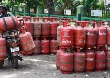 ಗ್ಯಾಸ್ ಬುಕ್ಕಿಂಗ್ ನಿಯಮದಲ್ಲಿ ಭಾರಿ ಬದಲಾವಣೆ ಇನ್ಮುಂದೆ ದಿನದ 24 ಗಂಟೆಯೂ ಬುಕ್ ಮಾಡುವಂತಿಲ್ಲ : ಗ್ಯಾಸ್ ಬುಕ್ ಮಾಡುವ ಮುನ್ನ ಈ ಸುದ್ದಿ ಓದಿ ಹೊಸ ಟೈಮಿಂಗ್ಸ್ ಮಿಸ್ ಆದ್ರೆ ಸಿಲಿಂಡರ್ ಸಿಗಲ್ಲ!