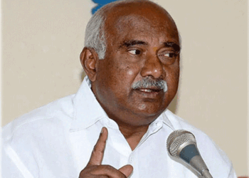 ಇದೊಂದು ಡೈಲಿ ವೇಜ್ ಸರ್ಕಾರ ನಿವೃತ್ತ ಅಧಿಕಾರಿಗಳ ಪತ್ನಿಯರೇ ಇಲ್ಲಿ ಗುತ್ತಿಗೆದಾರರು ಎಂದು ಬಾಂಬ್ ಸಿಡಿಸಿದ ಹಳ್ಳಿಹಕ್ಕಿ