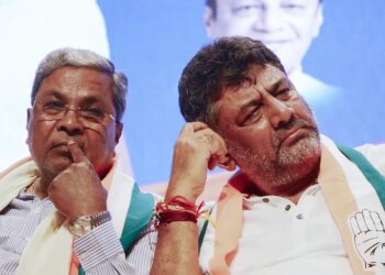 ಕರ್ನಾಟಕ ಕಾಂಗ್ರೆಸ್ ಇಬ್ಭಾಗಕ್ಕೆ ಮುಹೂರ್ತ ಫಿಕ್ಸ್ ಅಹಿಂದ ಸಂಘಟನೆಯಿಂದ ಹೊಸ ಪಕ್ಷದ ಘೋಷಣೆ ಸಿದ್ದರಾಮಯ್ಯ ಮತ್ತು ಡಿಕೆ ಶಿವಕುಮಾರ್ ಗೆ ನಡುಕ ಶುರು!