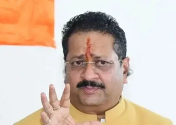 ಗ್ಯಾರಂಟಿ ನೆಪದಲ್ಲಿ ಜನರ ಜೇಬಿಗೆ ಕತ್ತರಿ : ಪುರುಷರಿಗೂ ಗ್ಯಾರಂಟಿ ಘೋಷಿಸಿದ ಯತ್ನಾಳ್ ನಾನು ಸಿಎಂ ಆದ್ರೆ ಗಂಡಸರಿಗೆ 2000 ಹೆಂಗಸರಿಗೆ 3000 ಫಿಕ್ಸ್