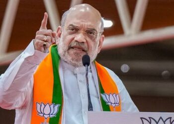 ಓ ಬಂಗಾಳ ಪೊಲೀಸರೇ ಸ್ವಲ್ಪ ಹಿಂದೆ ಸರಿಯಿರಿ : ಮೋಟಭಾಯ್ ಆರ್ಭಟಕ್ಕೆ ತೃಣಮೂಲ ಕಾಂಗ್ರೆಸ್ ಕಂಗಾಲು!