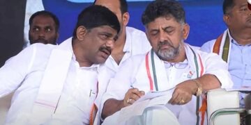 ದೆಹಲಿ ಮಟ್ಟದಲ್ಲಿ ಡಿಕೆ ಬ್ರದರ್ಸ್ ಅಬ್ಬರ: ಮುಖ್ಯಮಂತ್ರಿ ಕುರ್ಚಿಗಾಗಿ ಶುರುವಾಯ್ತು ಕ್ಲೈಮ್ಯಾಕ್ಸ್ ಹಂತದ ಹೋರಾಟ!