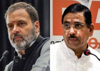 ರಾಹುಲ್ ಗಾಂಧಿಗೆ ವಿಷಯವೇ ಗೊತ್ತಿಲ್ಲ ಪೆದ್ದು ಪೆದ್ದಾಗಿ ಮಾತನಾಡುತ್ತಾರೆ ಕೇಂದ್ರ ಸಚಿವ ಪ್ರಹ್ಲಾದ್ ಜೋಶಿ ಕಟು ಟೀಕೆ