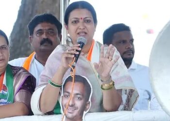 ಅಸ್ ಸಲಾಮು ಅಲೈಕುಮ್ : ಸಿದ್ದರಾಮಯ್ಯ ಸಮ್ಮುಖದಲ್ಲೇ ಹಿಂದಿಯಲ್ಲಿ ಮೊಳಗಿದ ಕಾಂಗ್ರೆಸ್ ಸಂಸದೆಯ ಧ್ವನಿ ಭಾಷಾ ಹೇರಿಕೆ ವಿರೋಧಿಸುವ ಪಕ್ಷದ ಬೂಟಾಟಿಕೆ ಖಂಡಿಸಿದ ಕನ್ನಡಿಗರು