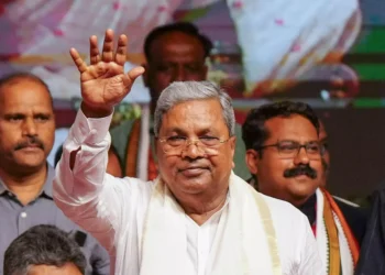 CM ಪಟ್ಟದ ಫೈಟ್ : 3 ವರ್ಷದ ಅಭಿವೃದ್ಧಿ ಮಂತ್ರ ಪಠಿಸಿದ ಮುಖ್ಯಮಂತ್ರಿ