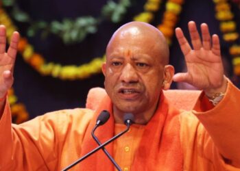 ರಸ್ತೆಯಲ್ಲಿ ನಮಾಜ್ ಮಾಡುವಂತಿಲ್ಲ, ಜಾಗವಿಲ್ಲದಿದ್ದರೆ ಜನಸಂಖ್ಯೆ ನಿಯಂತ್ರಿಸಿ: ಬಕ್ರೀದ್ ಹಿನ್ನೆಲೆ ಸಿಎಂ ಯೋಗಿ ಆದಿತ್ಯನಾಥ್ ಖಡಕ್ ಎಚ್ಚರಿಕೆ