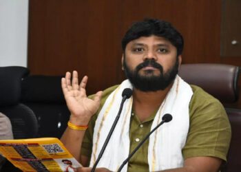 ಕೇಳದಿದ್ದರೆ ತಾಯಿ ಕೂಡ ಊಟ ನೀಡಲ್ಲ ಎಂದು ಮಂತ್ರಿಗಿರಿಗೆ ಪಟ್ಟು : ಸಚಿವ ಸ್ಥಾನಕ್ಕಾಗಿ ಹೈಕಮಾಂಡ್ ಮೆಟ್ಟಿಲೇರಲು ಸಜ್ಜಾದ ಪ್ರದೀಪ್ ಈಶ್ವರ್