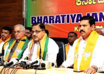 ಕಾಂಗ್ರೆಸ್ ಶಾಸಕರು ನಮ್ಮ ಟಚ್ ನಲ್ಲಿ ಇದ್ದಾರೆ; ಸಿದ್ದರಾಮಯ್ಯ ಮತ್ತು ಡಿ ಕೆ ಶಿವಕುಮಾರ್ ನಡುವೆ ಖರ್ಗೆ ಬೆಂಕಿ ಹಚ್ಚುತ್ತಿದ್ದಾರೆ : ರಾಧಾಮೋಹನ್ ದಾಸ್