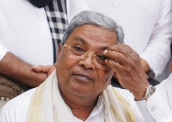 ರಾಜಕಾರಣವೇ ಬೇಡ ಎನಿಸುವಷ್ಟು ನೋವು ಕೊಟ್ಟರು:ಪತ್ನಿಯ ವಿರುದ್ಧವೂ ಸುಳ್ಳು ಆರೋಪ ಮಾಡಿ ಮಾನಸಿಕ ಹಿಂಸೆ ನೀಡಿದರು; ಸಿದ್ದರಾಮಯ್ಯ ಕಣ್ಣೀರಿನ ವಿದಾಯದ ನುಡಿ