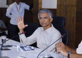 ಬೆಂಗಳೂರಿಗರೇ ಎಚ್ಚರ: ರಸ್ತೆ ಮೇಲೆ ಕಸ ಹಾಕಿದ್ರೆ ಮುಗೀತು ಕಥೆ! ಬೆಂಗಳೂರಿನಲ್ಲಿ ಕಸದ ಮಾಫಿಯಾಗೆ ಬ್ರೇಕ್: ಸಚಿವರೇ ಖುದ್ದಾಗಿ ಫೀಲ್ಡ್ ಗೆ ಇಳಿಯೋದು ಗ್ಯಾರಂಟಿ