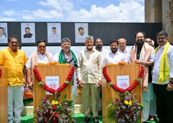 ನದಿಗಳ ಜೋಡಣೆ ಮೋದಿ ಅವರಿಂದ ಮಾತ್ರ ಸಾಧ್ಯ: ಕಾಂಗ್ರೆಸ್ ಸಿಎಂಗಳ ಎದುರೇ ಪ್ರಧಾನಿ ಮೋದಿ ಗುಣಗಾನ ಮಾಡಿದ ಚಂದ್ರಬಾಬು ನಾಯ್ಡು