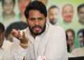 ಇವರೇನು ಬದನೆಕಾಯಿ ಬೆಳೆದು ಆಸ್ತಿ ಮಾಡಿದ್ರಾ: ಗಂಡಸ್ತನದ ರಾಜಕಾರಣ ಮಾಡಿ – ಪೋಸ್ಟರ್ ಅಂಟಿಸಿದ ಕಾಂಗ್ರೆಸ್ ವಿರುದ್ಧ ನಿಖಿಲ್ ರೋಷಾವೇಷ