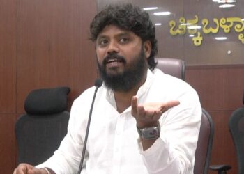 ಗದ್ದಲದ ನಡುವೆ ಶಾಸಕ ಪ್ರದೀಪ್ ಈಶ್ವರ್ ಏಕಾಂಗಿ: ಕಾಂಗ್ರೆಸ್ ಮುಖಂಡರಿಂದಲೇ ಅಂತರ, ಬಯಲಾಯಿತೇ ಒಳಜಗಳ?-ಕೆಂಪೇಗೌಡ ಜಯಂತಿ ಕಾರ್ಯಕ್ರಮದ ಅಸಲಿ ಕಥೆ