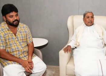 ಚಪ್ಪಲಿ ಎಸೆದಿದ್ದಕ್ಕೆ ಸಿದ್ದರಾಮಯ್ಯ ಮುಂದೆ ಕಣ್ಣೀರು ಹಾಕಿದ ಪ್ರದೀಪ್ ಈಶ್ವರ್ : ಕಣ್ಣೀರು ಹಾಕಿದ ಶಾಸಕನಿಗೆ ಧೈರ್ಯ ತುಂಬಿದ ಸಿದ್ದರಾಮಯ್ಯ