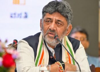 10 ಗಂಟೆ ದಾಟಿದರೆ ಹಾಜರಾತಿ ಗೋವಿಂದ – ಕಚೇರಿ ಬಾಗಿಲಲ್ಲೇ ಡಿಜಿಟಲ್ ಲಾಕ್: ರಾಜ್ಯ ಸರ್ಕಾರಿ ನೌಕರರ ಅಡ್ಡಾದಿಡ್ಡಿ ಆಟಕ್ಕೆ ಬ್ರೇಕ್