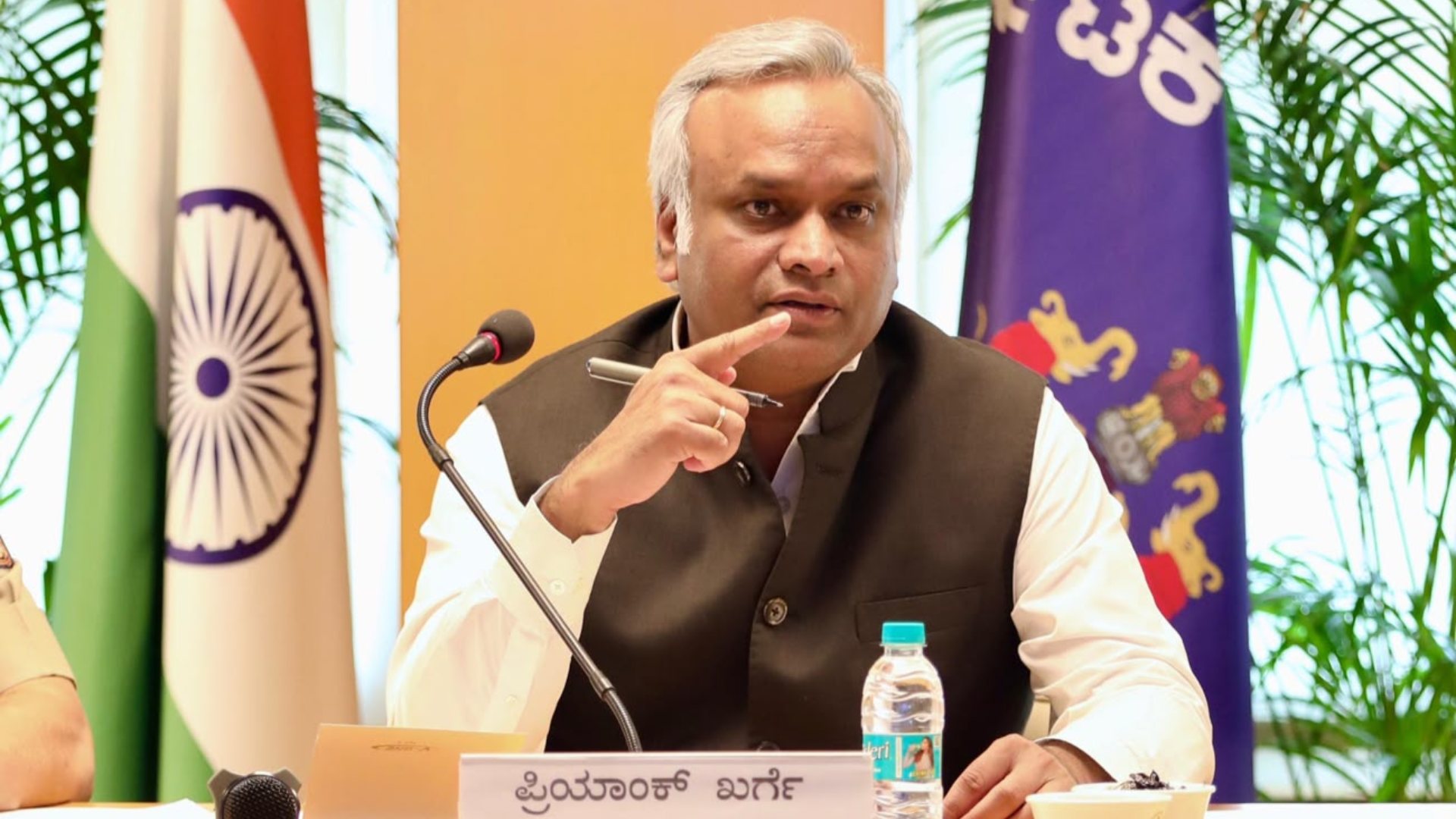ಕರ್ನಾಟಕದಲ್ಲಿ ಮದ್ಯ ಪ್ರಿಯರಿಗೆ ಬಿಗ್ ಶಾಕ್: ವಯಸ್ಸು 21 ಆಗದಿದ್ದರೆ ಎಣ್ಣೆ ಸಿಗುವುದು ಡೌಟು!- ಪ್ರಿಯಾಂಕ್ ಖರ್ಗೆ ವಾರ್ನಿಂಗ್!