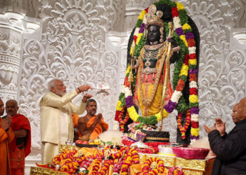 ಕುಡಿಯುವ ನೀರು ಮಾರುತ್ತಿದ್ದವನ ಬಳಿ ಈಗ ಐಷಾರಾಮಿ ಬಂಗಲೆ – ಅಯೋಧ್ಯೆ ರಾಮ ಮಂದಿರದ ಪವಿತ್ರ ಕಾಣಿಕೆ ಹಣಕ್ಕೆ ಕನ್ನ: 15 ಸಾವಿರ ಸಂಬಳ ಪಡೆಯುವ ನೌಕರರಿಂದ ದಿನಕ್ಕೆ 6 ಲಕ್ಷ ಲೂಟಿ!